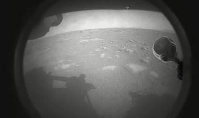 செவ்வாய் கிரகத்தில் தரையிறங்கிய நாசா விண்கலம் புகைப்படம் எடுத்து அனுப்பியது!