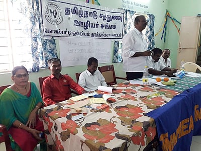 சத்துணவு ஊழியா்களுக்கு காலமுறை ஊதியம் வழங்க வலியுறுத்தல்