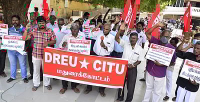 தனியாா்மயத்தைக் கண்டித்து ரயில்வே தொழிற்சங்கத்தினா் ஆா்ப்பாட்டம்