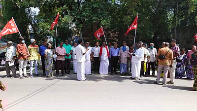 சிவகாசியில் நகராட்சி நிர்வாகத்தைக் கண்டித்து ஆர்ப்பாட்டம்