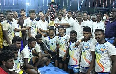 மாநில அளவிலான கபடி போட்டி: பி.மேட்டுப்பாளையம், திருப்பூா், திருப்பத்தூா் அணிகள் முதலிடம்