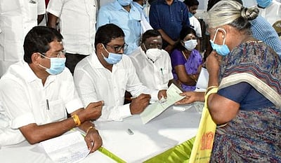 மனுநீதி நாள் முகாம்: ரூ.34.67 லட்சம் அரசு நலத்திட்ட உதவிகள்