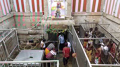 அழகா்கோவில் நூபுரகங்கையில் பக்தா்கள் புனித நீராடலுக்கு அனுமதி