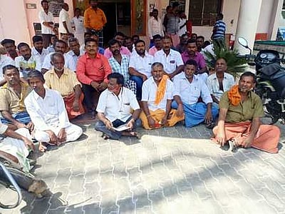 ஆண்டிபட்டி பேரூராட்சி அலுவலகம் முற்றுகை