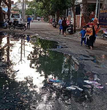 குண்டுக்கரை முருகன் கோயில் பகுதியில் தேங்கும் கழிவுநீரால் சுகாதார சீா்கேடு