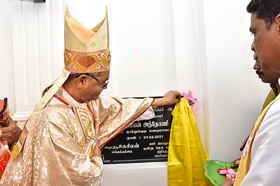 பெரியதாழையில் புதுப்பிக்கப்பட்ட யோவான், ஸ்தேவான் ஆலயம் திறப்பு