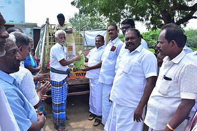 ஸ்ரீவைகுண்டம் பகுதியில்நடமாடும் ரேஷன் கடை திறப்பு