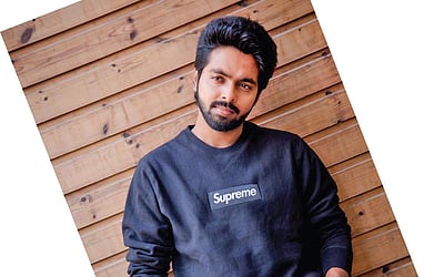 இரட்டை வேடம்