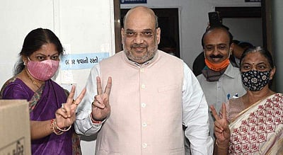 குஜராத் உள்ளாட்சித் தேர்தல்: அமித் ஷா வாக்களித்தார்