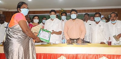 கடலூா் மாவட்டத்தில் ரூ. 655.58 கோடி பயிா்க் கடன் தள்ளுபடி