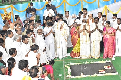 உளுந்தூா்பேட்டையில் ரூ.40 கோடியில் திருப்பதி வெங்கடேஸ்வர சுவாமி கோயில் : முதல்வா் அடிக்கல் நாட்டினாா்