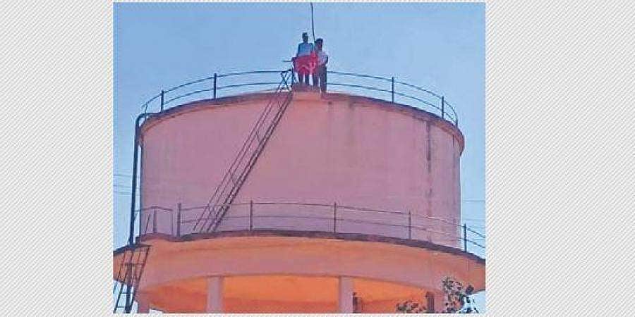 புதிய தண்ணீர் தொட்டி இடிந்து விழுந்தது: பிகார் அரசு மீது அதிருப்தி