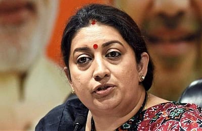 தனது தொகுதியில் வீடு கட்ட ரூ.12 லட்சம் மதிப்பில் நிலம் வாங்கிய மத்திய அமைச்சா் ஸ்மிருதி இரானி