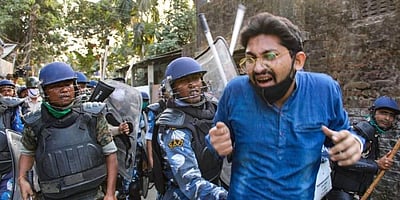 மேற்கு வங்கம்: பாதுகாப்புப்படையினருடன் பாஜகவினர் மோதல்