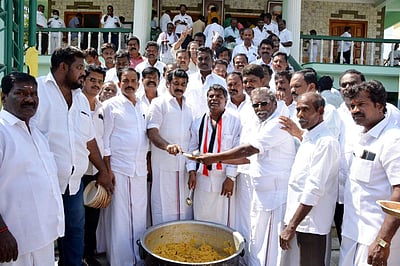 ஜெயலலிதா பிறந்தநாள் விழா: தருமபுரியில் அன்னதானம் 