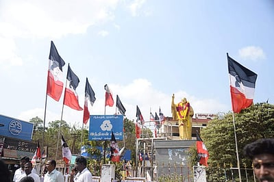 தஞ்சாவூரில் ஜெயலலிதா பிறந்தநாள் விழா: அதிமுக - அமமுக தகராறு