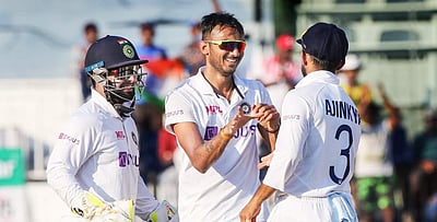 இங்கிலாந்து 81/4: இந்தியா அபார பந்துவீச்சு!