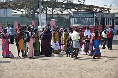 நெல்லையில் 50% பேருந்துகள் இயக்கம்