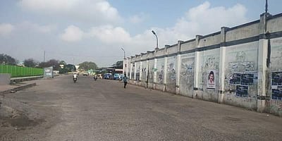 போக்குவரத்து கழக ஊழியர்கள் வேலை நிறுத்தம்: விழுப்புரம் மாவட்டத்தில் குறைந்த அளவில் பேருந்துகள் இயக்கம்