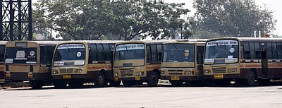 இயக்கப்படாத பேருந்துகள் இன்னலுக்கு ஆளாகி வரும் பயணிகள் - புகைப்படங்கள்