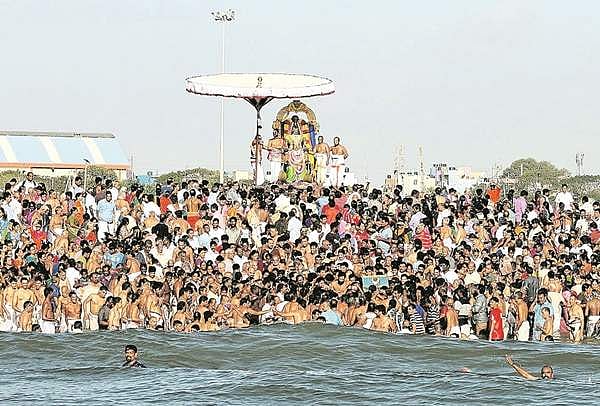 கடவுள்கள் கடலாடும் விழா