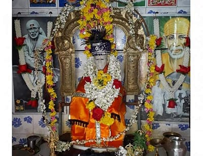 கூத்தாநல்லூர் சாய்பாபா கோயிலில் உலக நன்மைக்காகக் கூட்டுப் பிரார்த்தனை