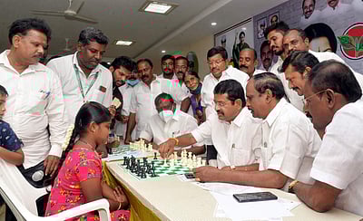 ஈரோட்டில் மாவட்ட அளவிலான செஸ் போட்டி  