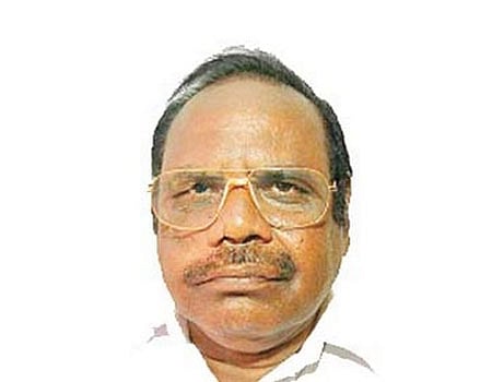 அதிமுக முன்னாள் பேரவைத் தலைவர் தனபால் மருத்துவமனையில் அனுமதி