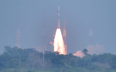 விண்ணில் பாய்ந்தது பிஎஸ்எல்வி சி-51