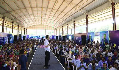 கல்வி, மருத்துவம் வியாபாரப் பொருளாக இருக்கக்கூடாது: ராகுல் காந்தி