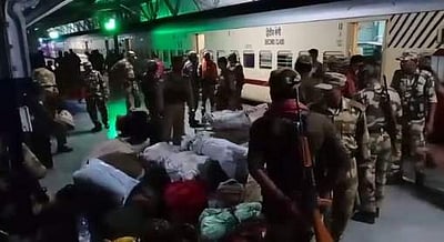 தேர்தல் பணியில் ஈடுபட மத்திய தொழில் பாதுகாப்புப் படையினர் சேலம் வருகை