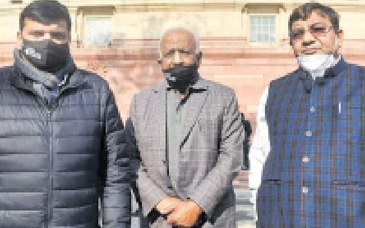 மாநிலங்களவையில் அமளி: 3 ஆம் ஆத்மி எம்.பி.க்கள் இடைநீக்கம்