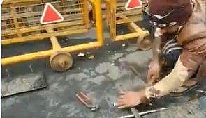 தில்லி எல்லை சாலைகளில் இருந்த ஆணிகள் அகற்றம்