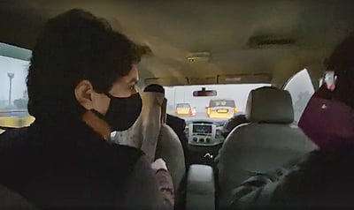 டிராக்டர் பேரணியில் உயிரிழந்த விவசாயியின் குடும்பத்தை சந்திக்கும் பிரியங்கா