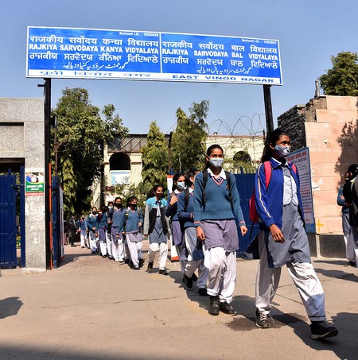 9, 11-ஆம் வகுப்பு மாணவா்களுக்கு பள்ளிகள் திறப்பு