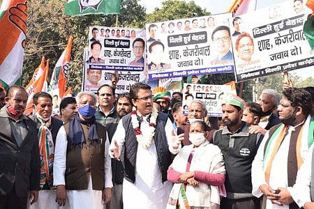 தில்லியில் வளா்ச்சிப் பணிகளை மேற்கொள்ளவில்லை: பாஜக, ஆம் ஆத்மி அரசு மீது காங்கிரஸ் குற்றச்சாட்டு