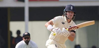 சென்னை டெஸ்ட்: இங்கிலாந்து வீரர்கள் கருப்புப்பட்டை அணிந்து விளையாடுவது ஏன்?