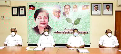 சசிகலா வருகை: முதல்வர், துணை முதல்வர் ஆலோசனை