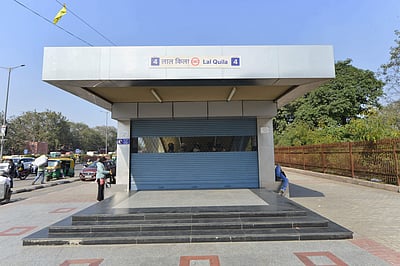 தில்லியில் 10 மெட்ரோ ரயில் நிலைய நுழைவாயில்கள் திறக்கப்பட்டன