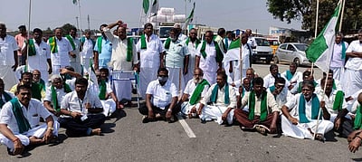 பல்லடம்: உழவர் உழைப்பாளர் கட்சியினர் சாலை மறியல்