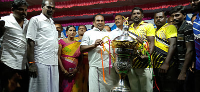 கிரிக்கெட்: ஆா்.எஸ்.புரம் அணிக்கு முதல் பரிசு