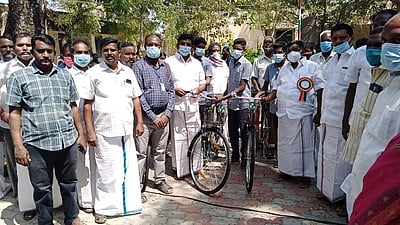 உசிலம்பட்டி அருகே பள்ளி மாணவர்களுக்கு விலையில்லா மிதிவண்டி