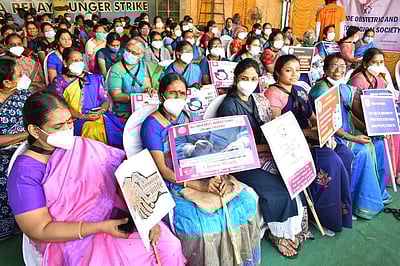 ஈரோட்டில் 7 ஆவது நாளாக தொடரும் உண்ணாவிரதப் போராட்டம்; பெண் மருத்துவர்கள் பங்கேற்பு