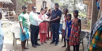 ஒடிசா மாணவியின் படிப்புக்கு ரூ. 1 லட்சம் நிதி வழங்கிய திமுக எம்.பி.