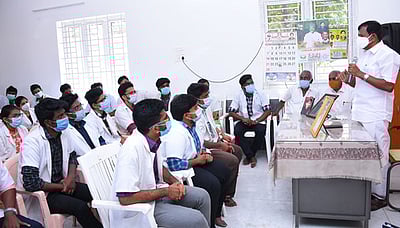 மருத்துவக் கல்லூரி மாணவா்கள்  எம்.எல்.ஏ.விடம் வேண்டுகோள்