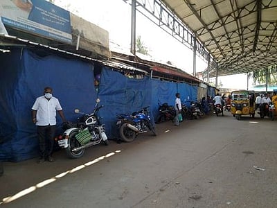 வணிகா்கள் மீது தாக்குதலைக் கண்டித்து கடையடைப்புப் போராட்டம்