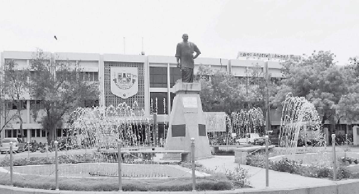 வேலை...வேலை...வேலை...