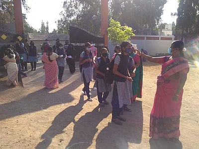 நாமக்கல் மாவட்டத்தில் 362 பள்ளிகள் இன்று திறப்பு: 43,000 மாணவ மாணவியர் வருகை