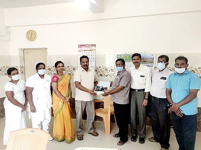 தென்காசி அரசு மருத்துவமனையில் 50 கண் கண்ணாடிகள் நன்கொடை