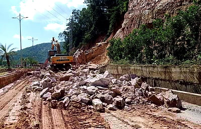 ஜம்மு-ஸ்ரீநகர் தேசிய நெடுஞ்சாலையில் நிலச்சரிவு